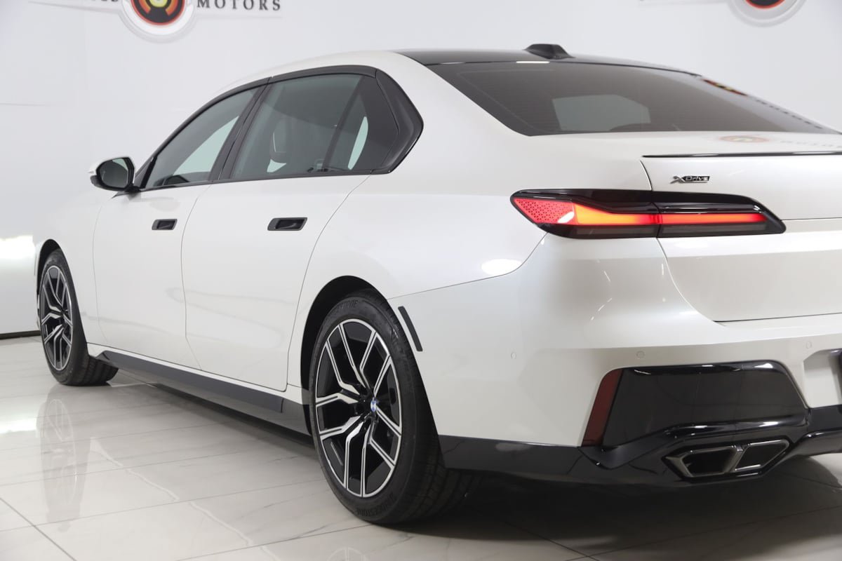 Used 2025 BMW 760i xDrive AWD/4WD image 34