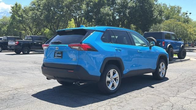 Used 2021 Toyota RAV4 XLE Premium AWD/4WD image 5
