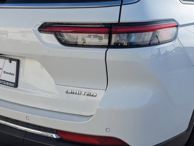 Used 2023 Jeep Grand Cherokee L Limited w/ Trailer Tow Group (B) image 4