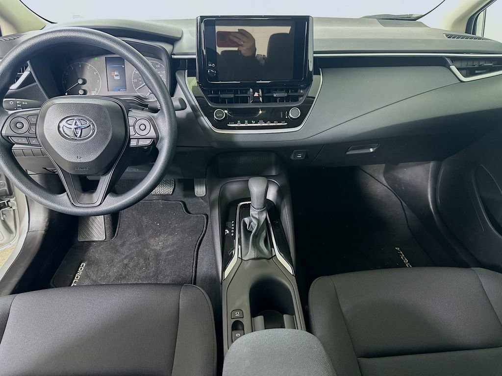 Used 2025 Toyota Corolla LE image 18