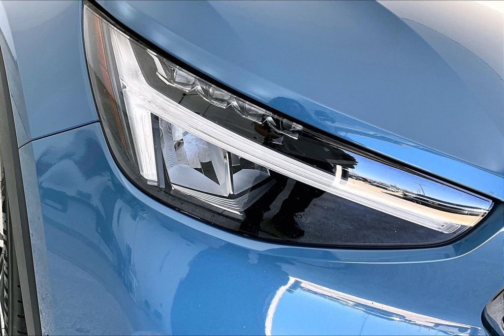 Used 2023 Volvo XC40 B5 Ultimate w/ Protection Package Premier image 39