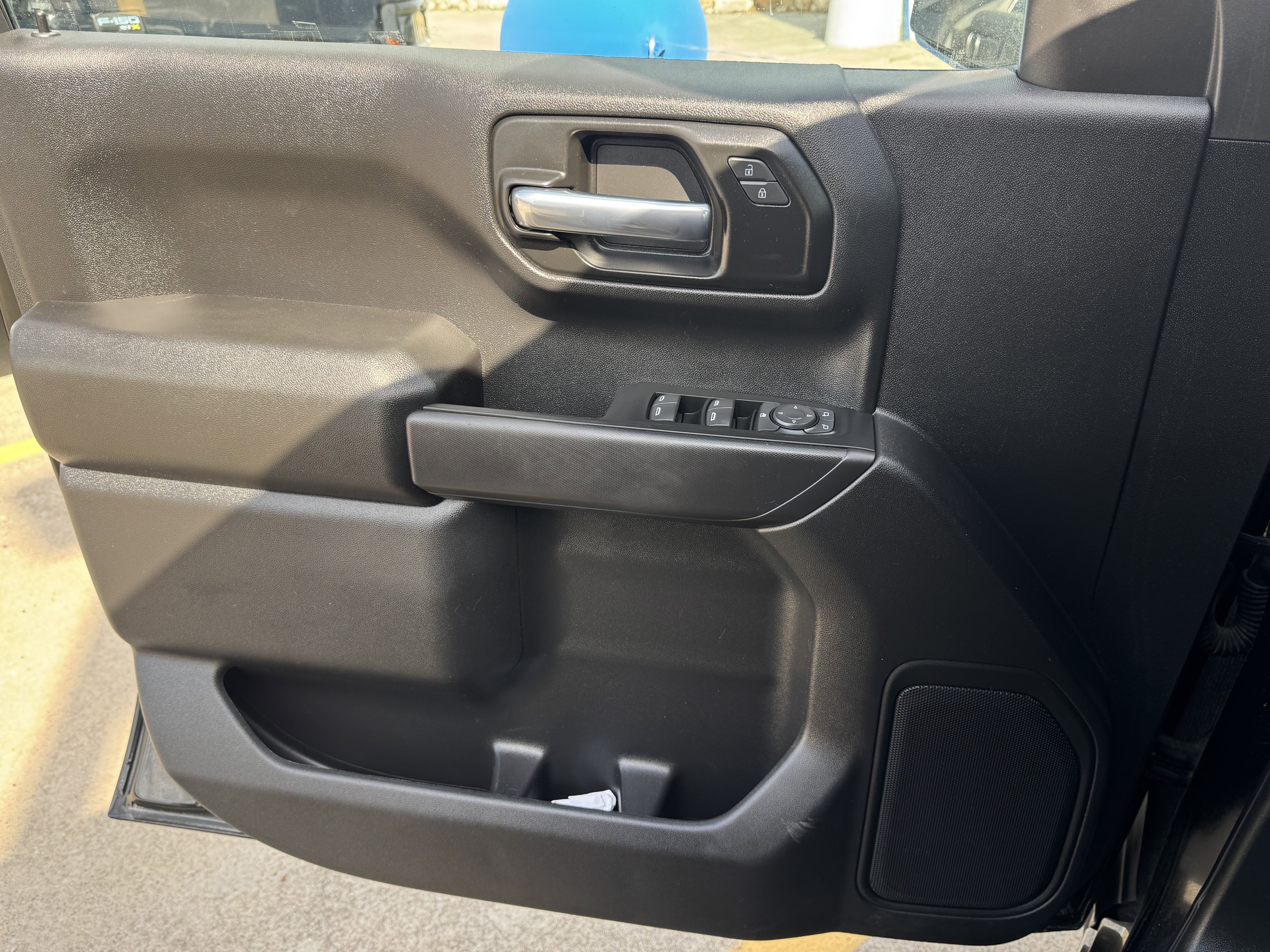 Used 2025 Chevrolet Silverado 1500 Custom Trail Boss w/ LPO, Dark Essentials Package image 27