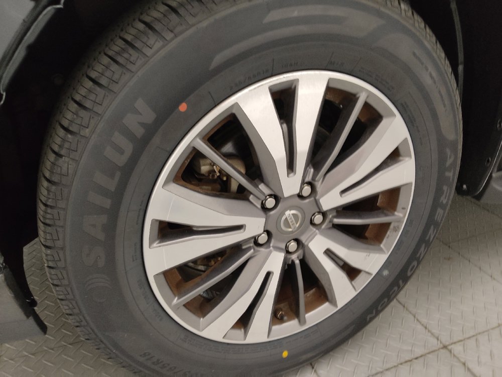 Used 2017 Nissan Pathfinder SV FWD image 31