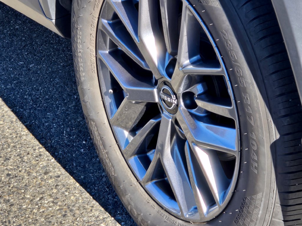 Used 2023 Nissan Rogue S AWD/4WD image 6