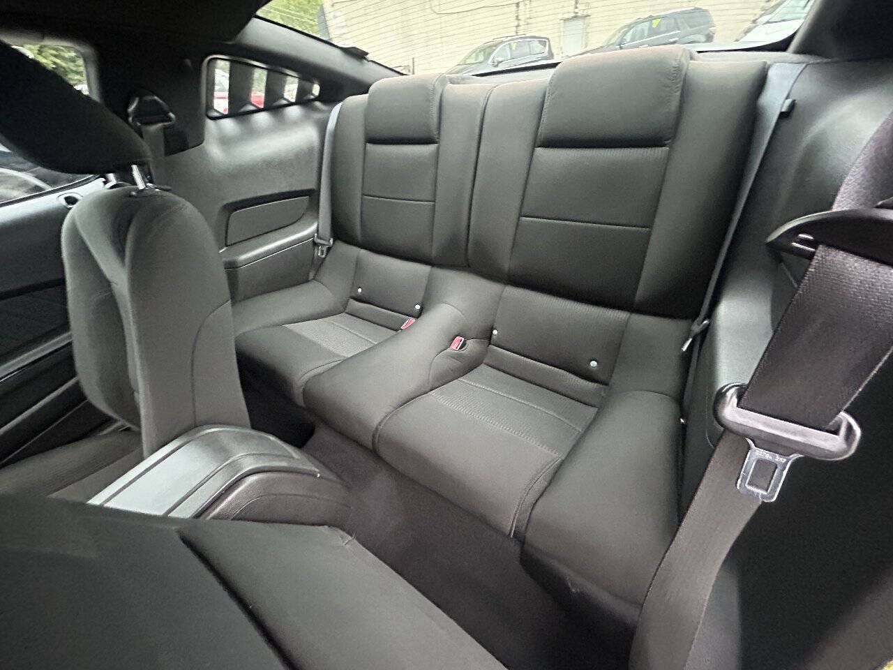 Used 2010 Ford Mustang Coupe RWD image 7