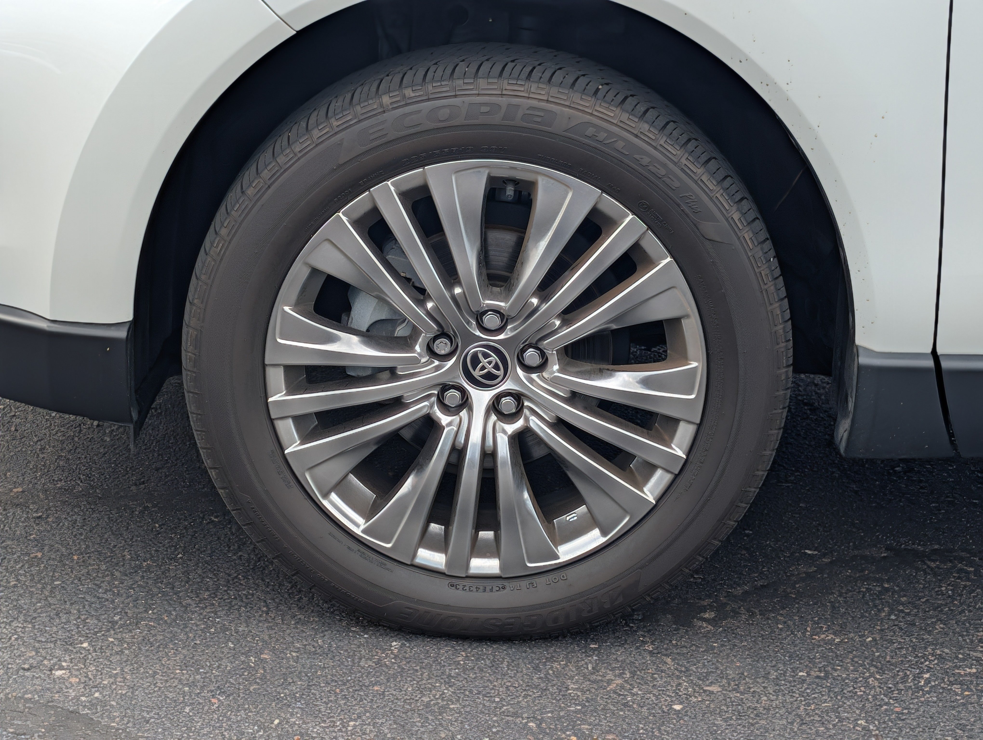Used 2024 Toyota Venza XLE AWD/4WD image 15