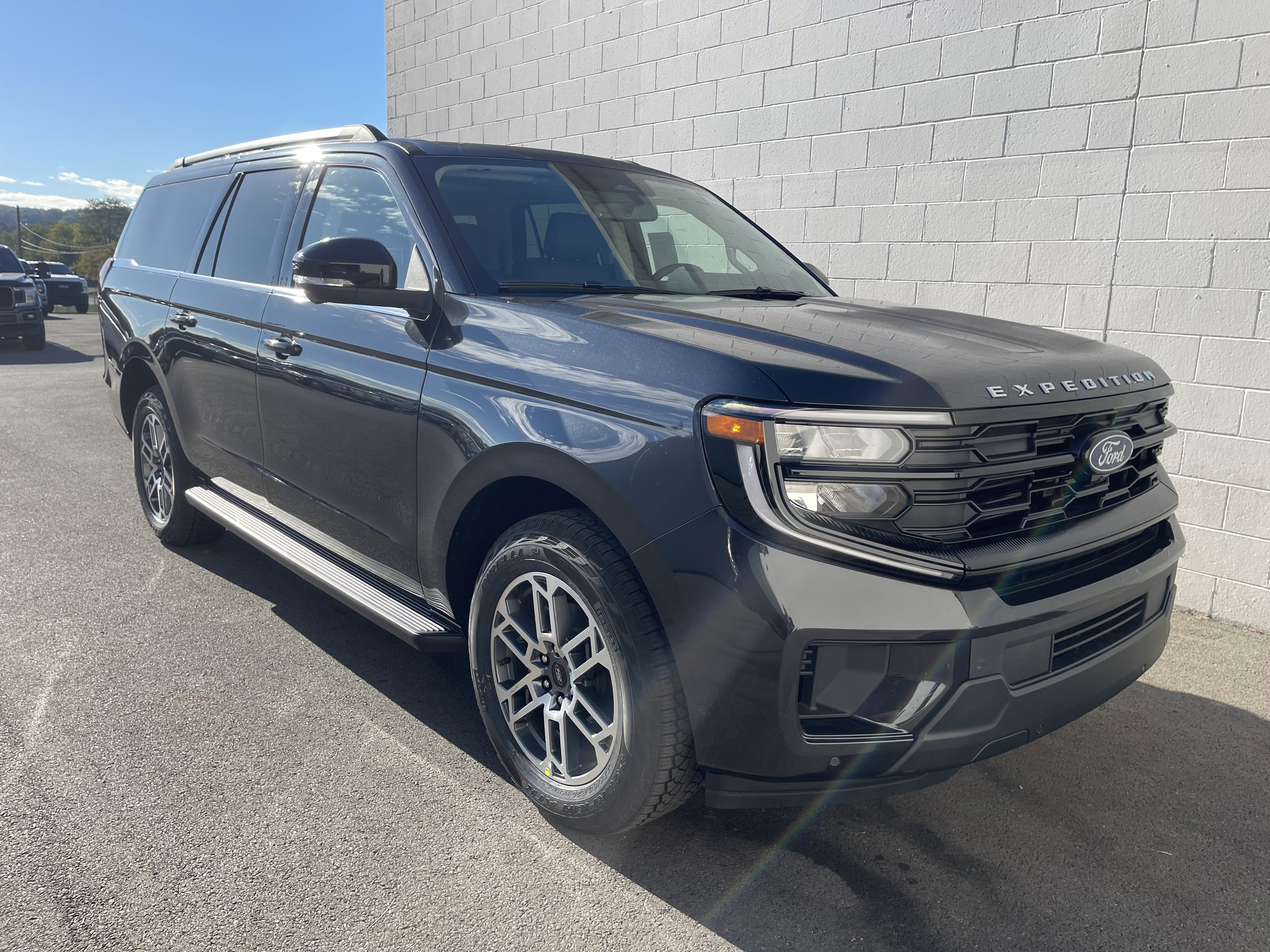 New 2025 Ford Expedition Max Active image 2