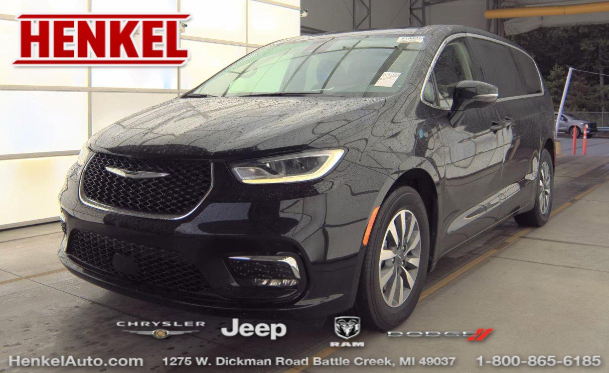Used 2024 Chrysler Pacifica Limited FWD image 1