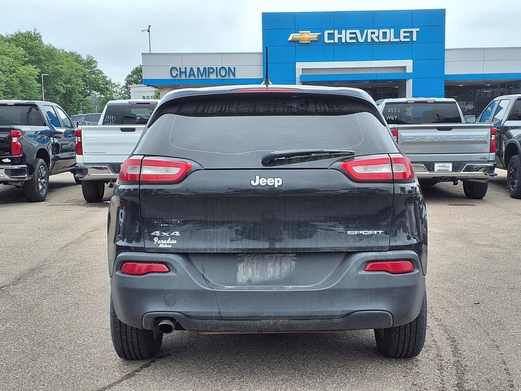Used 2016 Jeep Cherokee Sport w/ Cold Weather Group AWD/4WD image 5