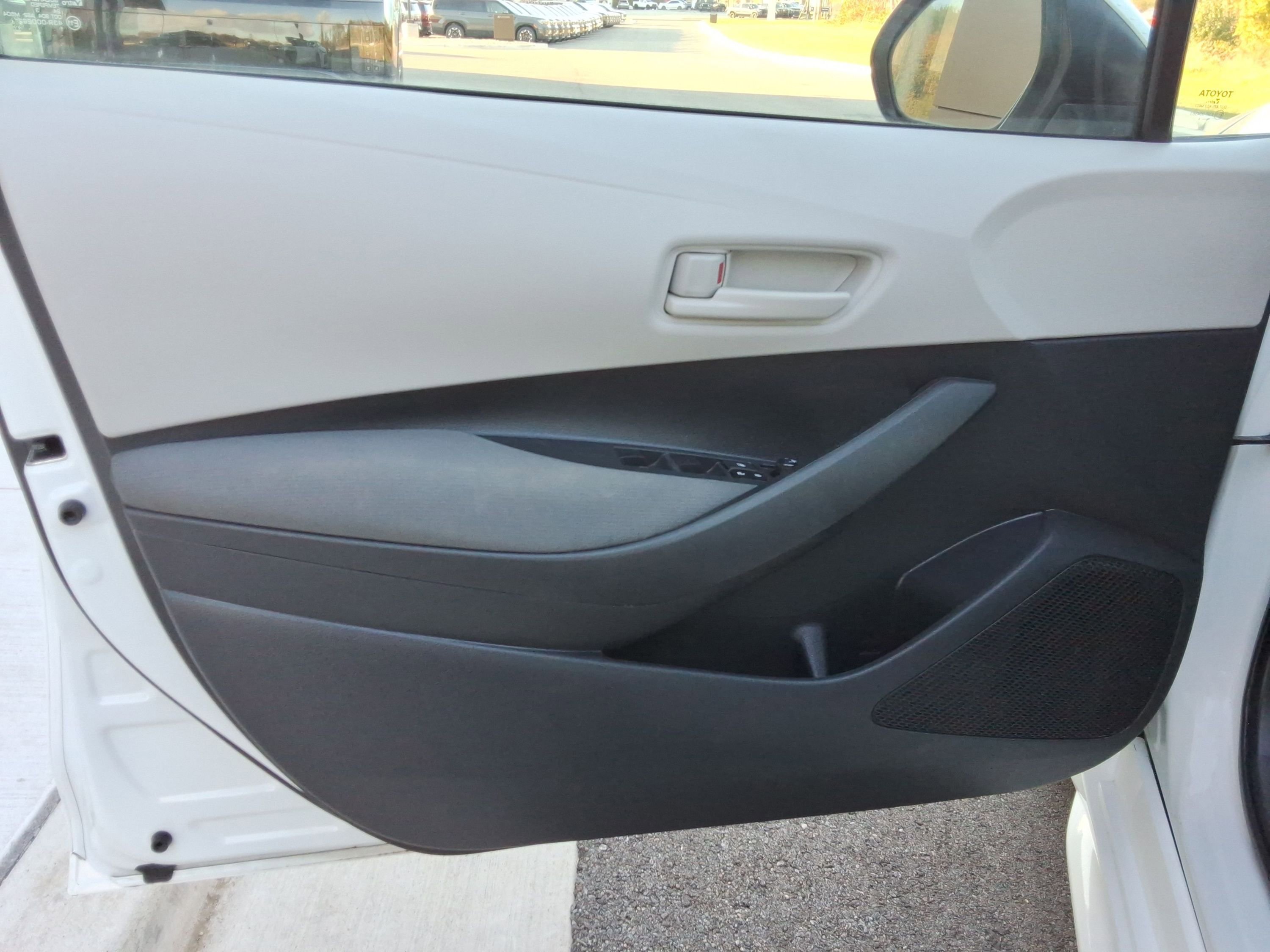 Used 2023 Toyota Corolla LE image 21