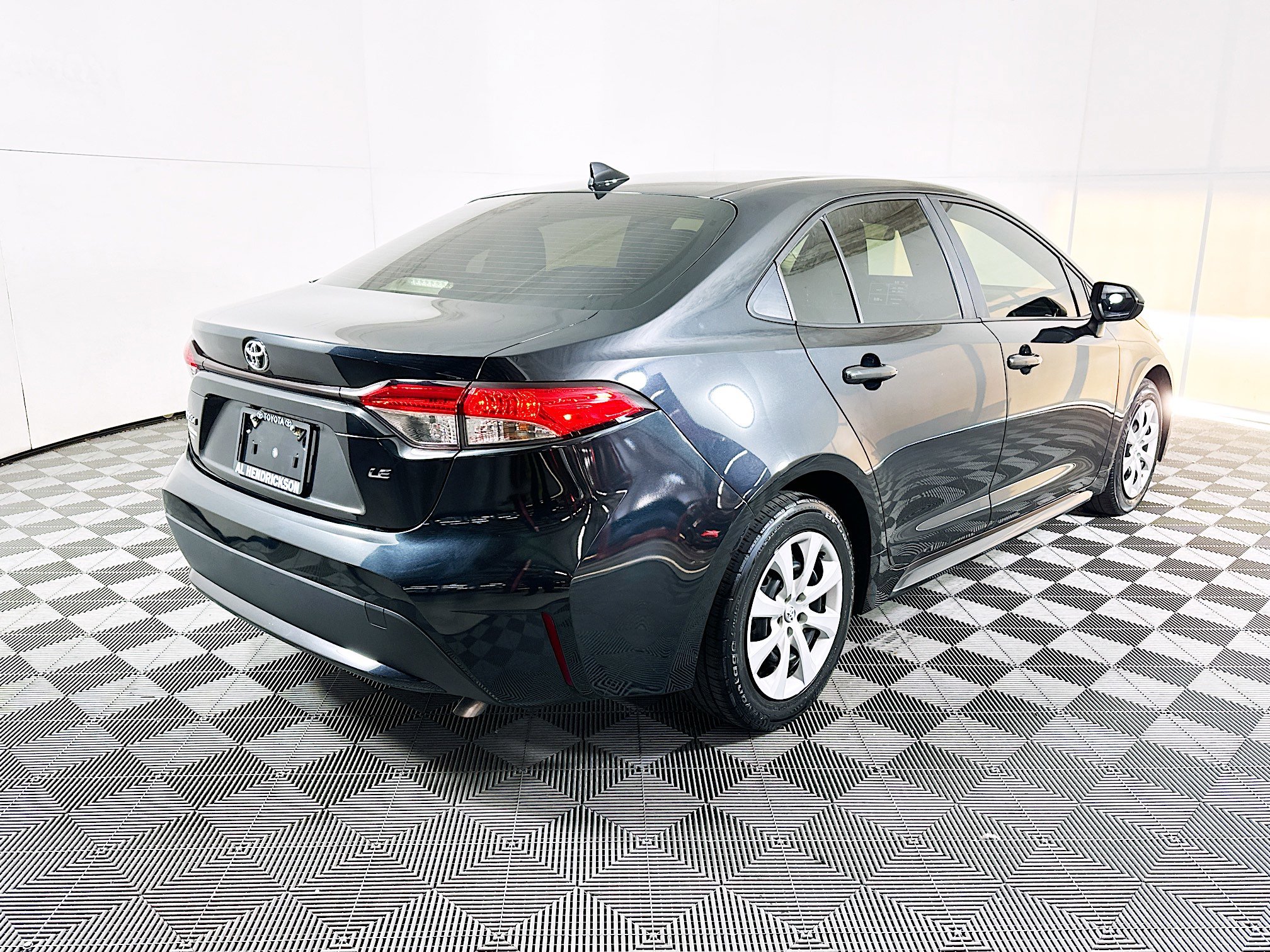 Used 2022 Toyota Corolla LE image 3