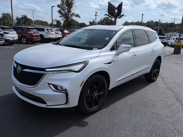 Used 2023 Buick Enclave Essence w/ Sport Touring Edition FWD image 3