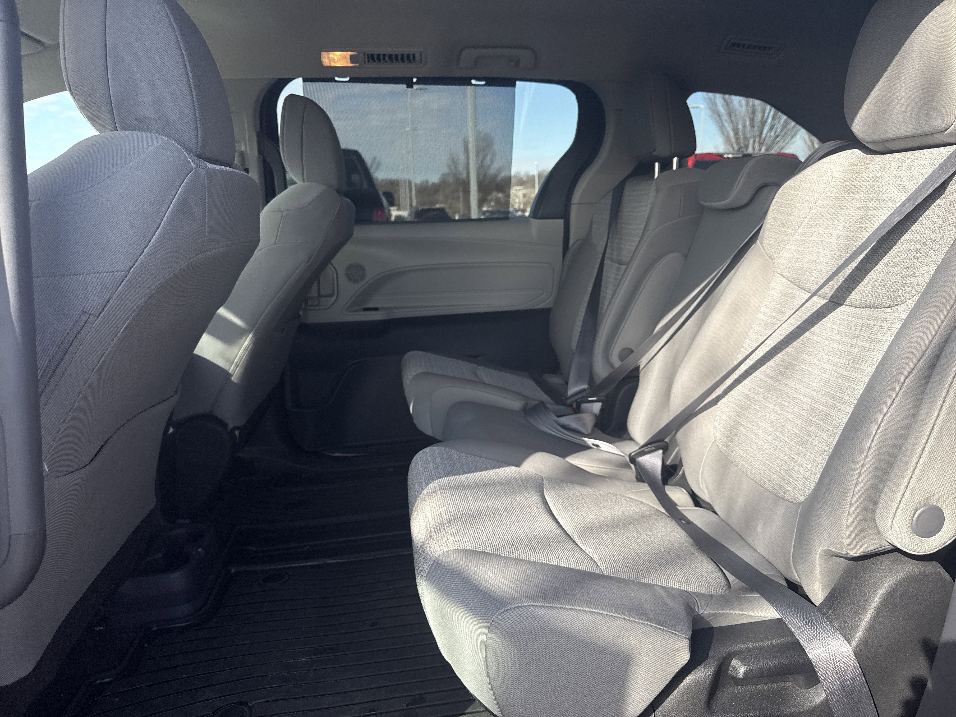 Used 2022 Toyota Sienna LE image 28