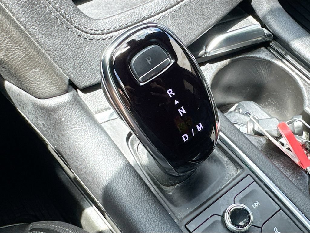 Used 2025 Cadillac XT6 Luxury AWD/4WD image 17