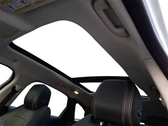 Used 2017 Jaguar F-PACE R-Sport image 14