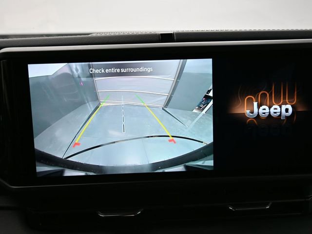 Used 2025 Jeep Wrangler Sahara image 30