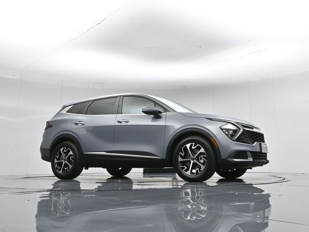 Used 2023 Kia Sportage EX image 4