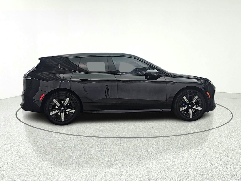 Used 2023 BMW iX xDrive50 w/ Sport Package AWD/4WD image 8
