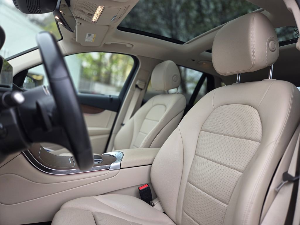 Used 2022 Mercedes-Benz GLC 300 4MATIC w/ Premium Package Lite image 19