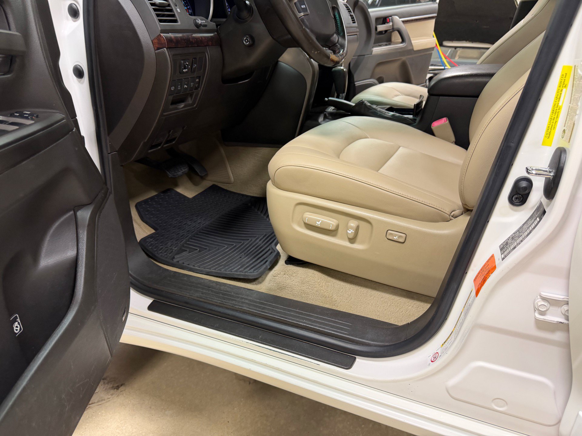 Used 2009 Toyota Land Cruiser w/ Upgrade Pkg AWD/4WD image 26