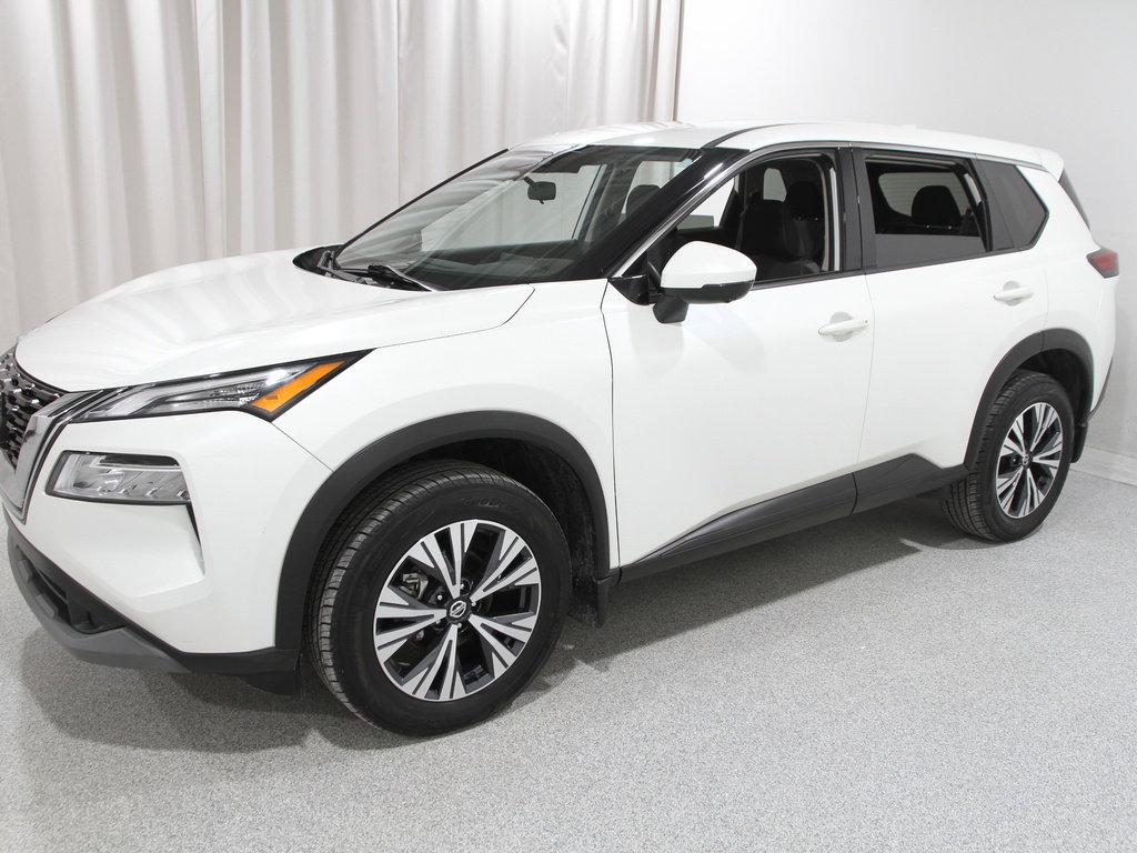 Used 2021 Nissan Rogue SV image 3