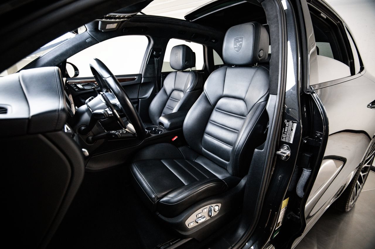 Certified 2021 Porsche Macan Turbo AWD/4WD image 5