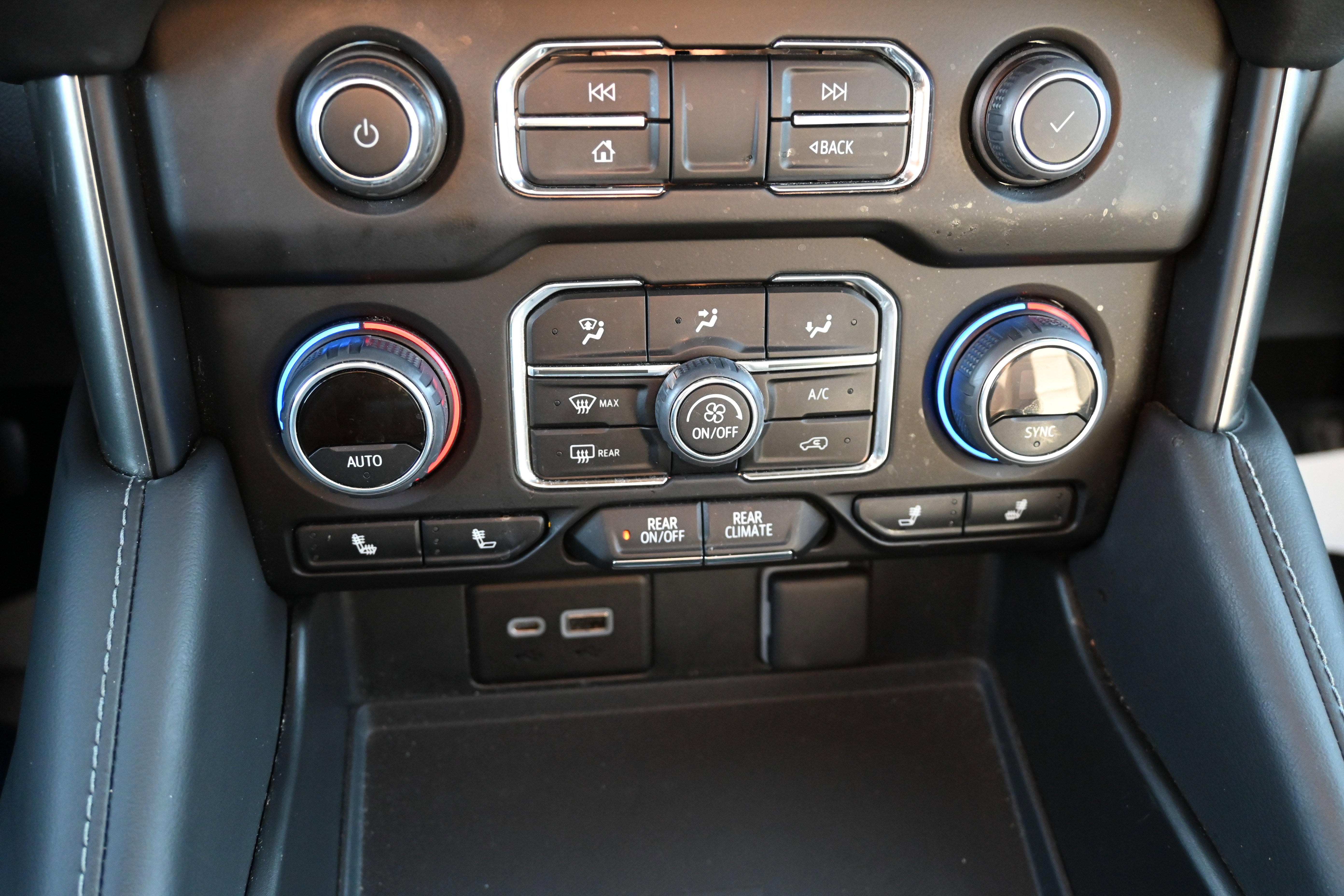 Used 2022 Chevrolet Tahoe Z71 w/ Luxury Package image 28