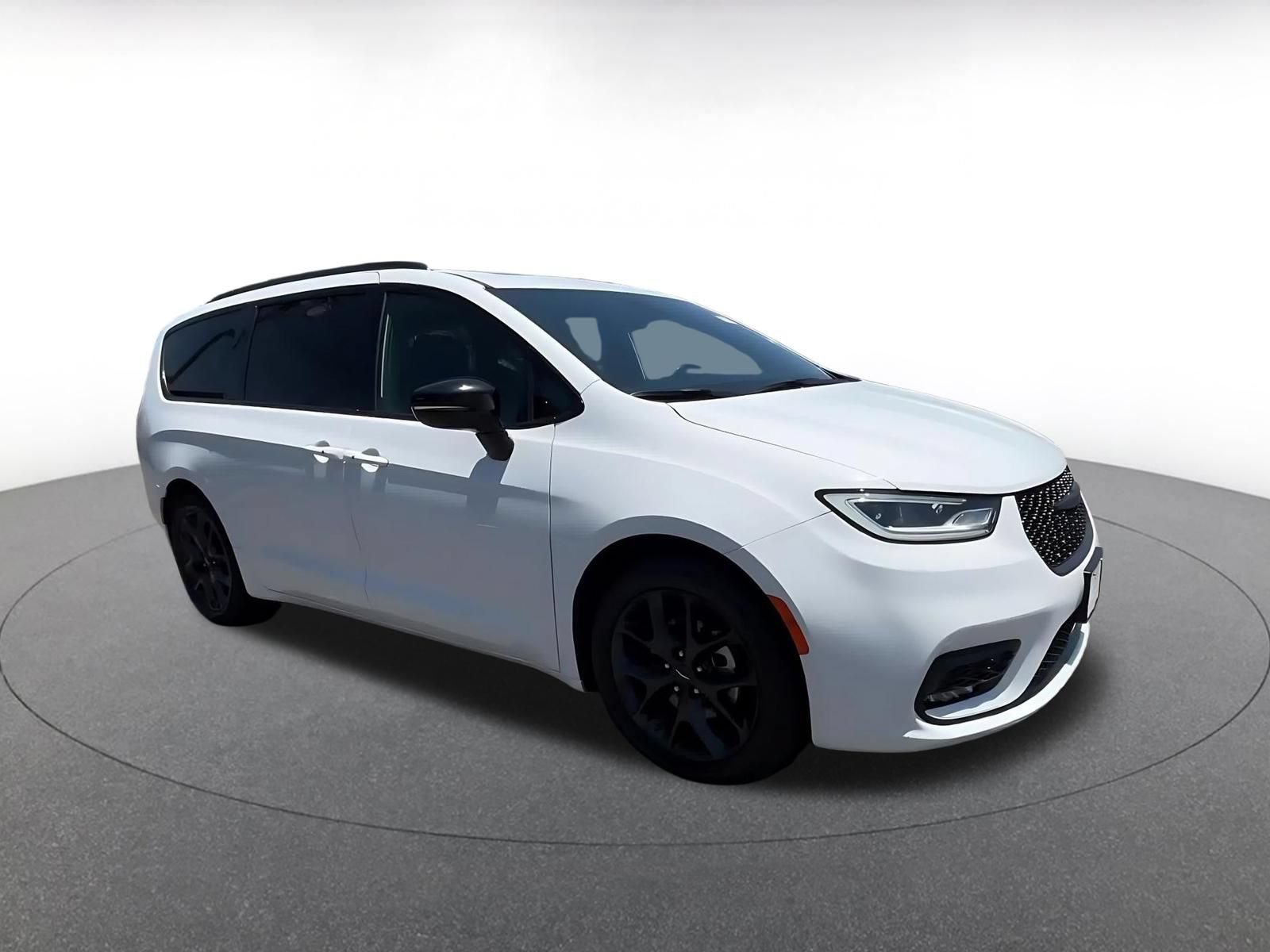 Used 2025 Chrysler Pacifica Limited FWD video 2