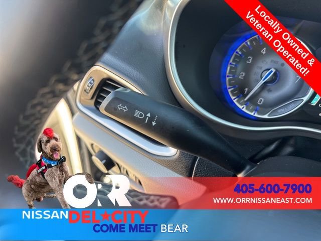 Used 2023 Chrysler Pacifica Touring-L image 21