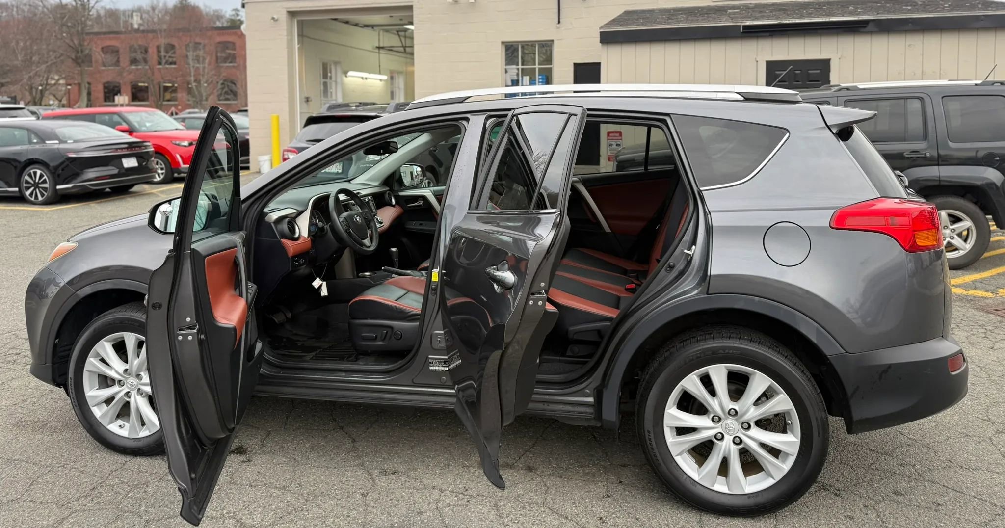 Used 2015 Toyota RAV4 Limited image 11