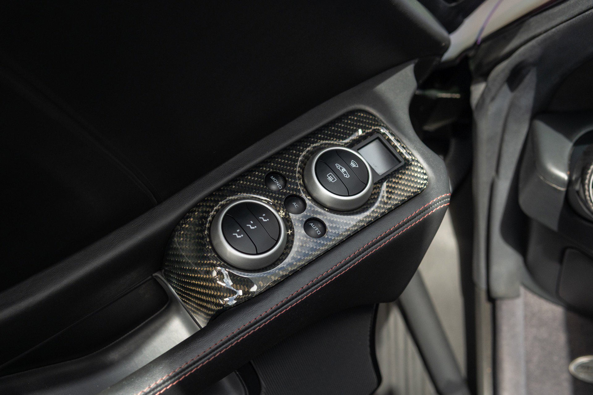 Used 2013 McLaren MP4-12C image 34