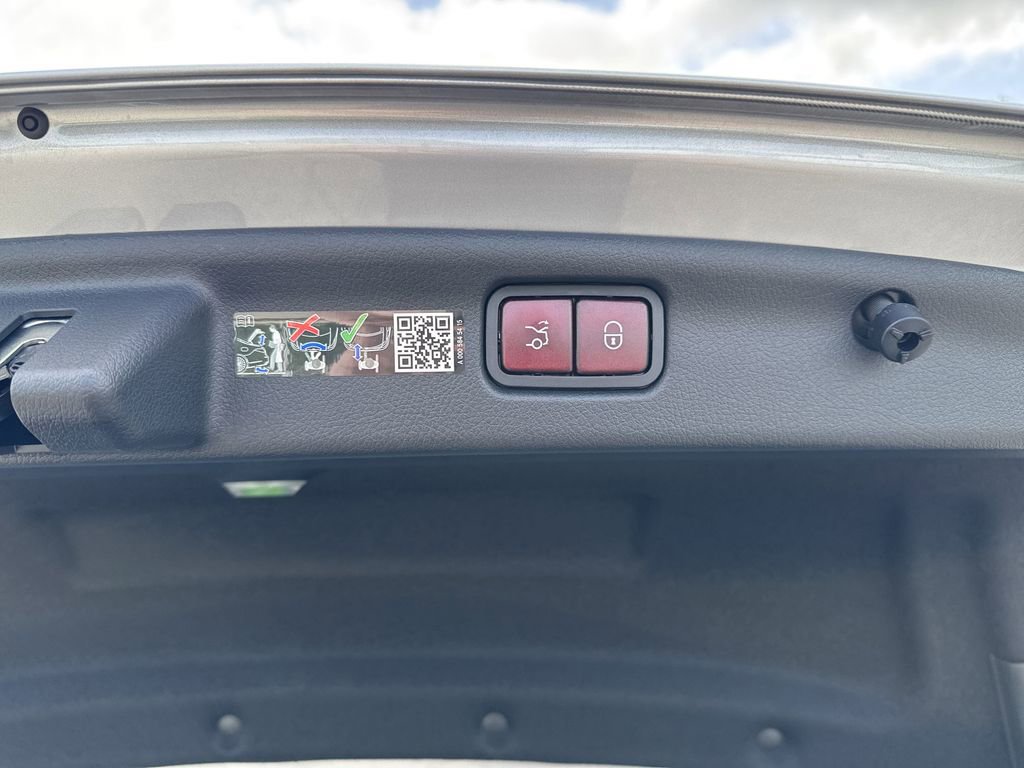 New 2025 Mercedes-Benz C 300 4MATIC Sedan image 12