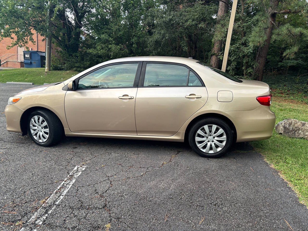Used 2012 Toyota Corolla LE FWD image 8