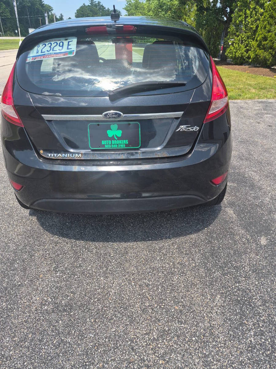 Used 2013 Ford Fiesta Titanium FWD image 4