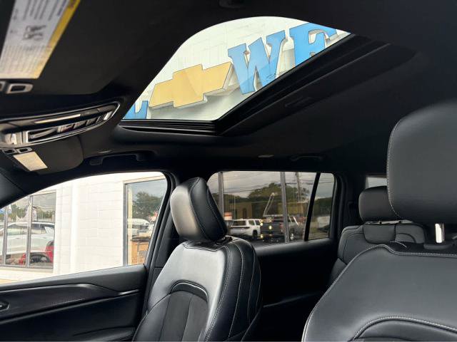 Used 2023 Jeep Grand Cherokee L Altitude AWD/4WD image 17