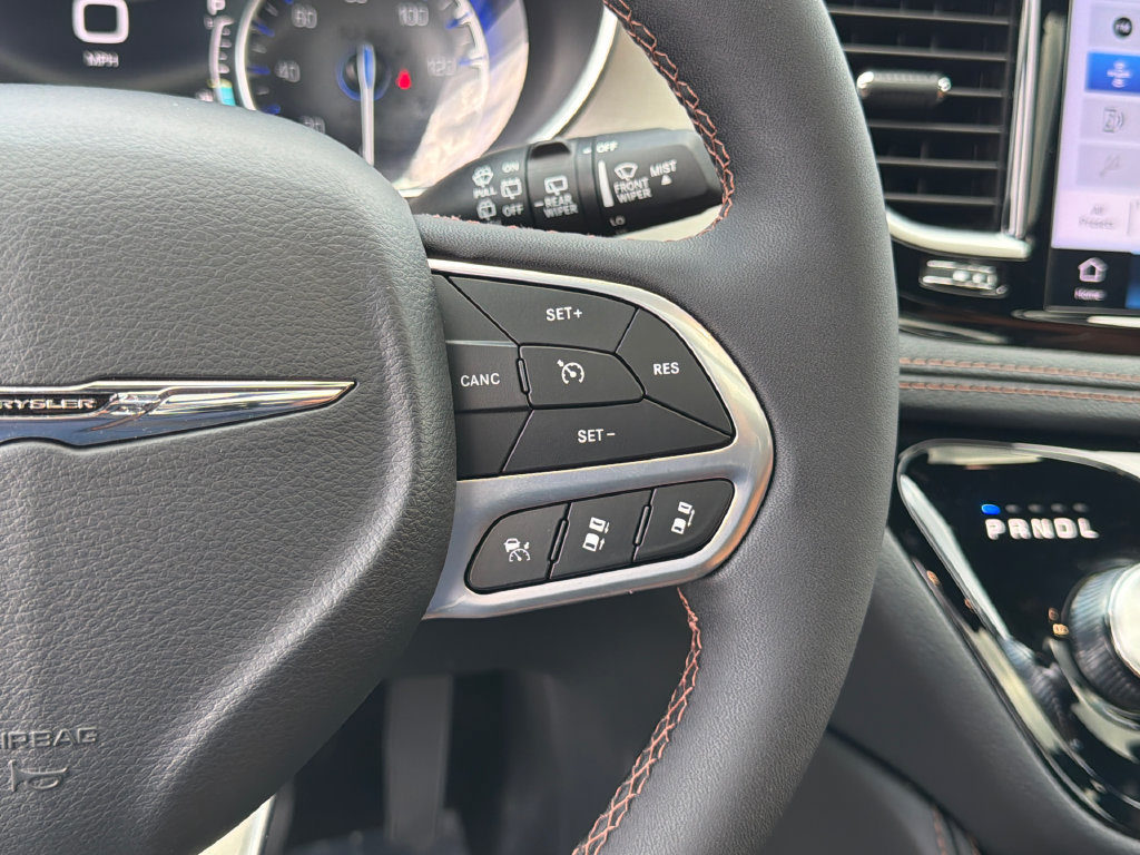 Used 2024 Chrysler Pacifica Pinnacle AWD/4WD image 27