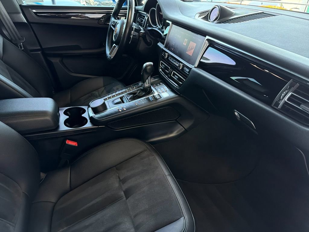 Used 2020 Porsche Macan AWD/4WD image 16