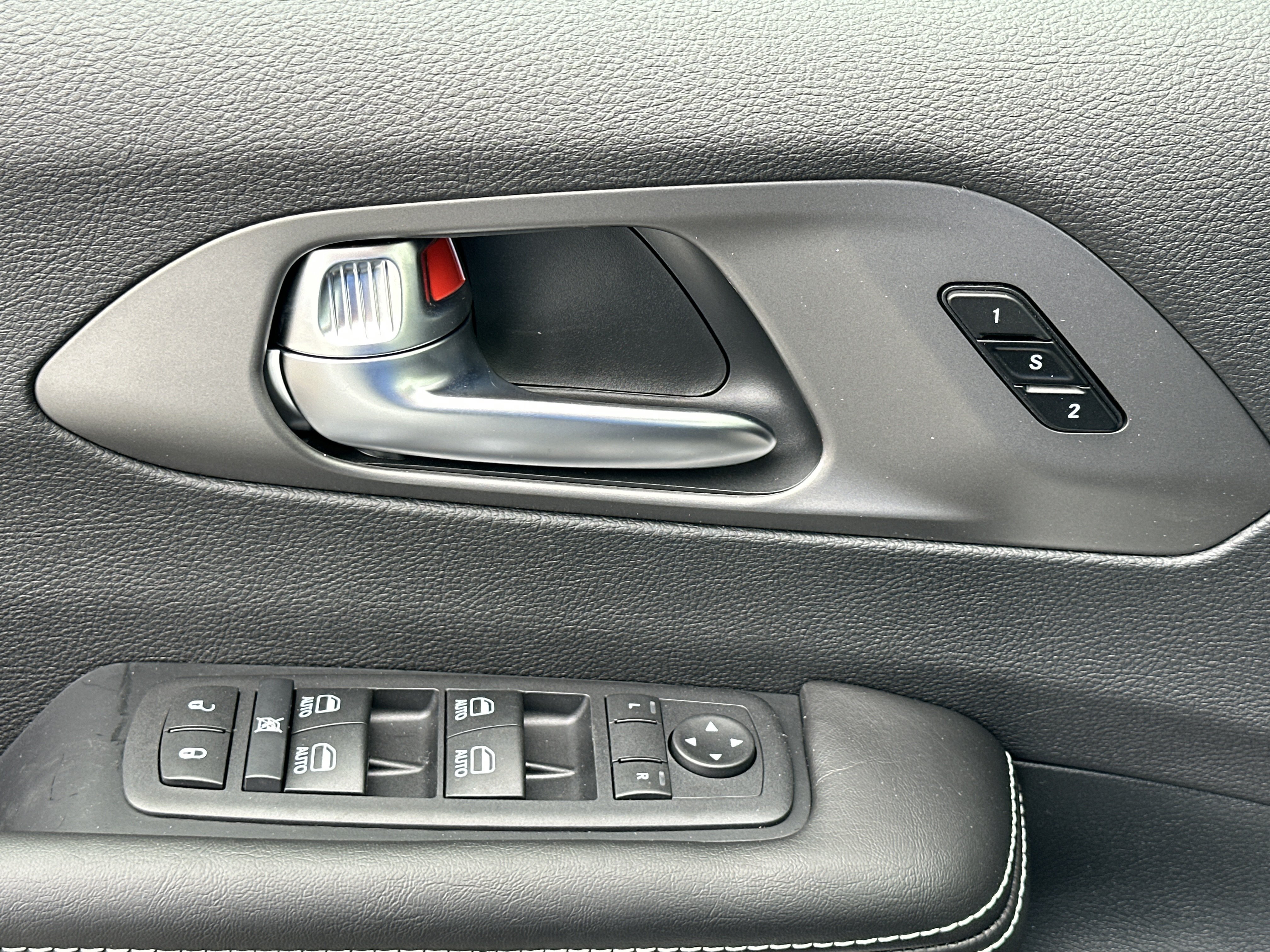 New 2027 Chrysler Pacifica Select w/ Family Tech Group FWD image 12