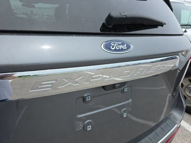 Used 2023 Ford Explorer Limited w/ Equipment Group 301A RWD image 13