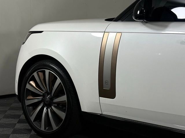 Used 2023 Land Rover Range Rover SV image 16