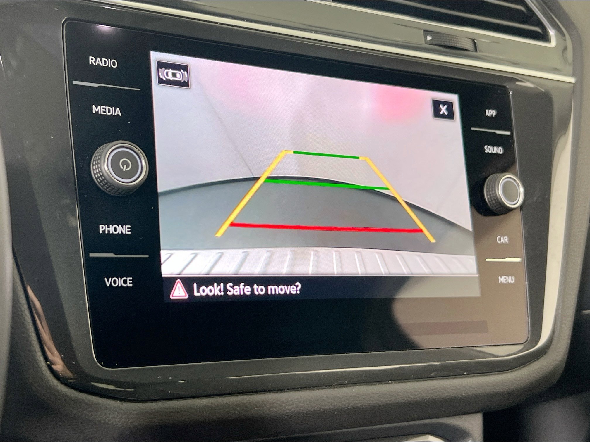 Used 2022 Volkswagen Tiguan SE image 13