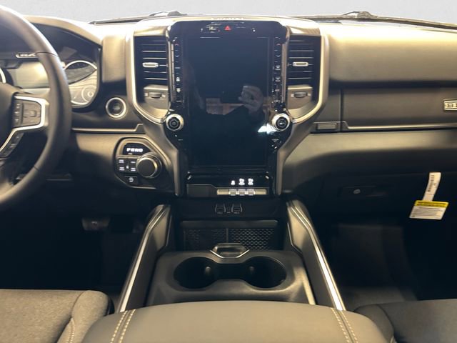New 2026 RAM 1500 4x4 Crew Cab image 12