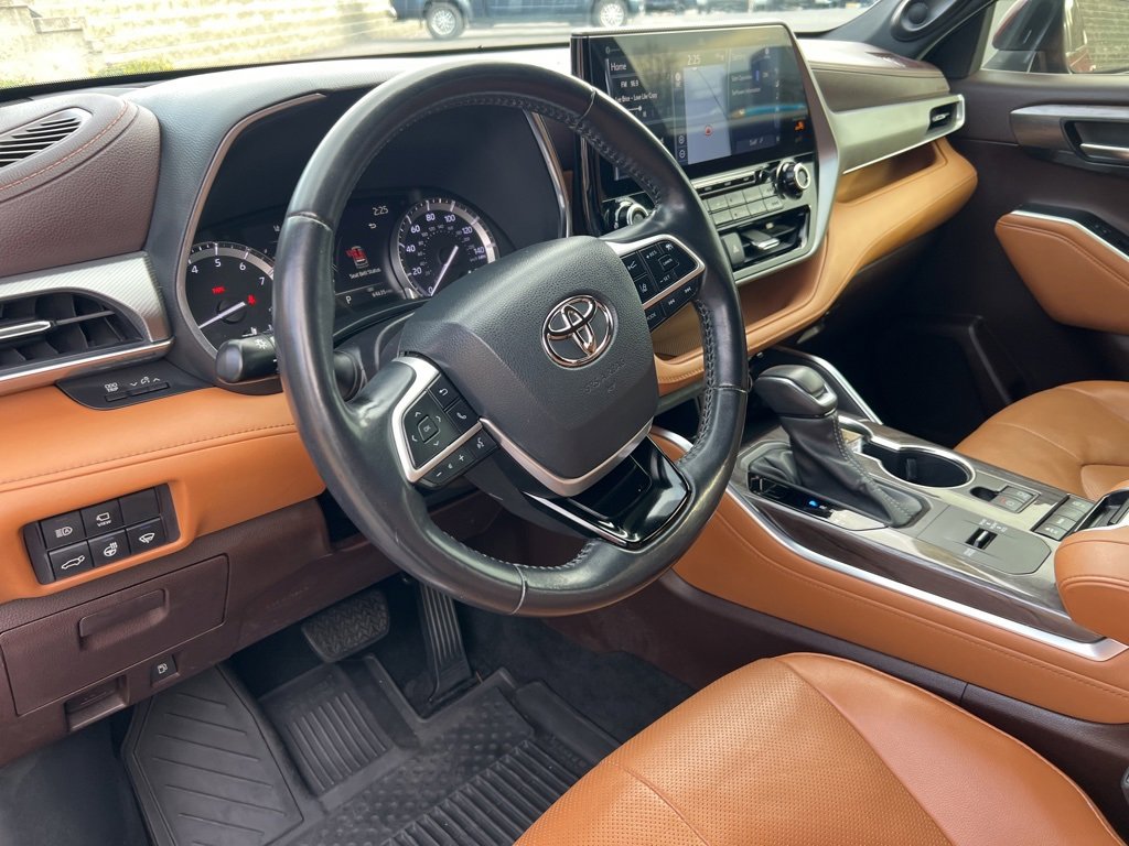 Used 2022 Toyota Highlander Platinum image 16