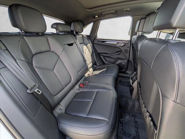 Certified 2025 Porsche Macan image 23