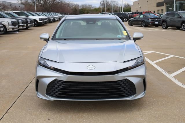 Used 2025 Toyota Camry LE image 3