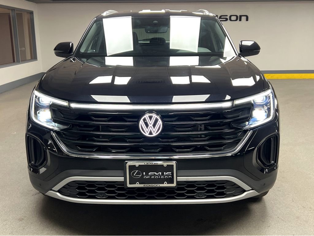 Used 2025 Volkswagen Atlas Cross Sport SE w/ Black Wheel Package image 2