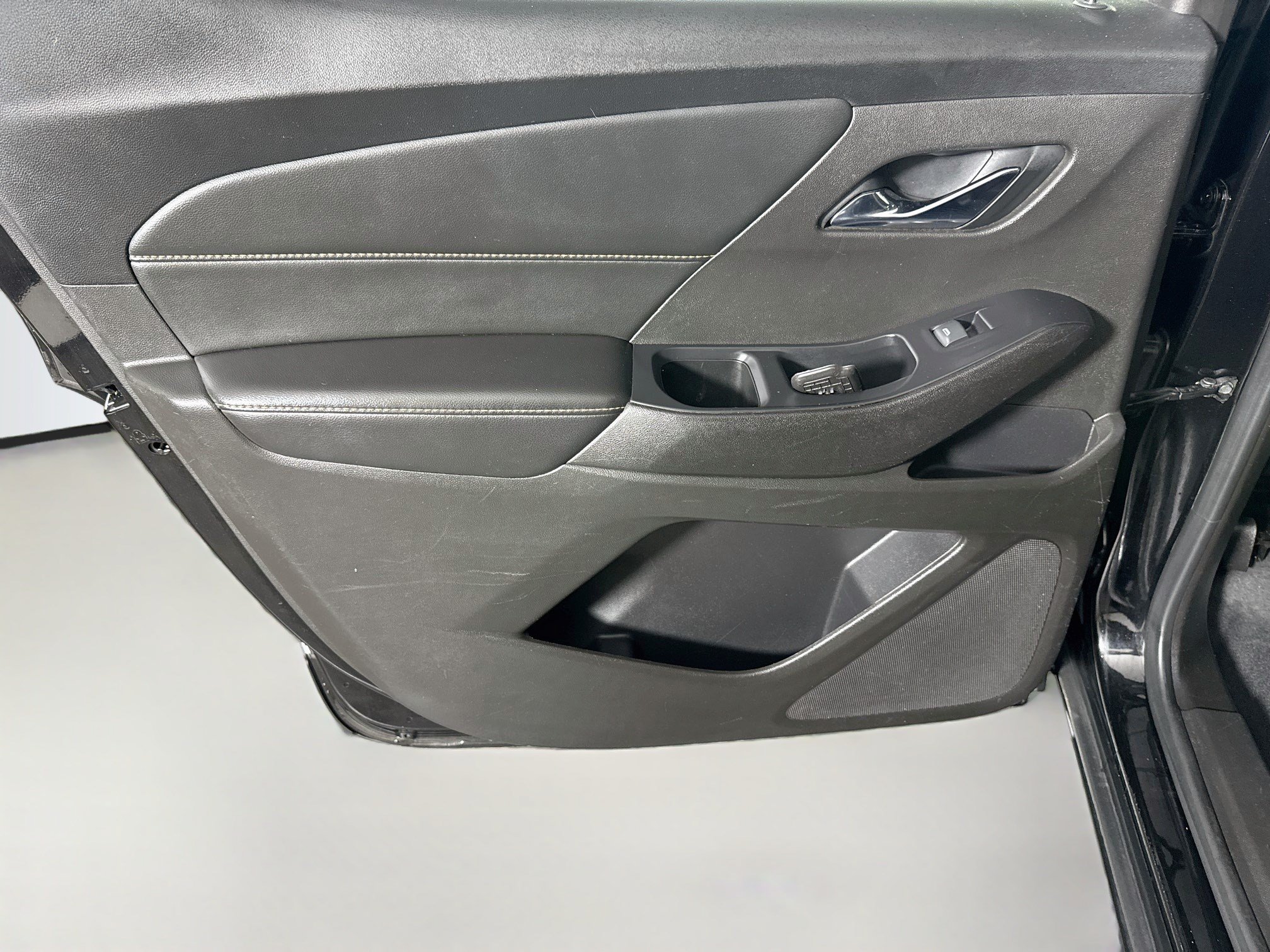 Used 2021 Chevrolet Traverse LS FWD image 26