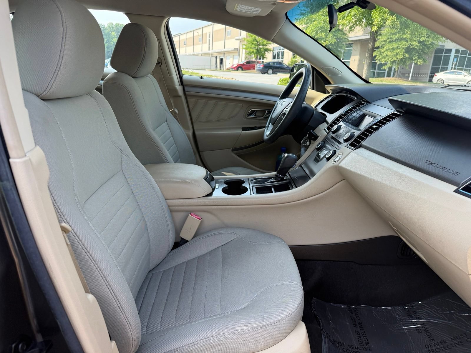 Used 2016 Ford Taurus SE FWD image 34