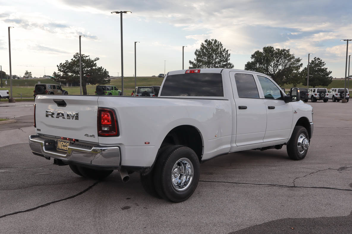 New 2027 RAM 3500 Tradesman AWD/4WD image 4
