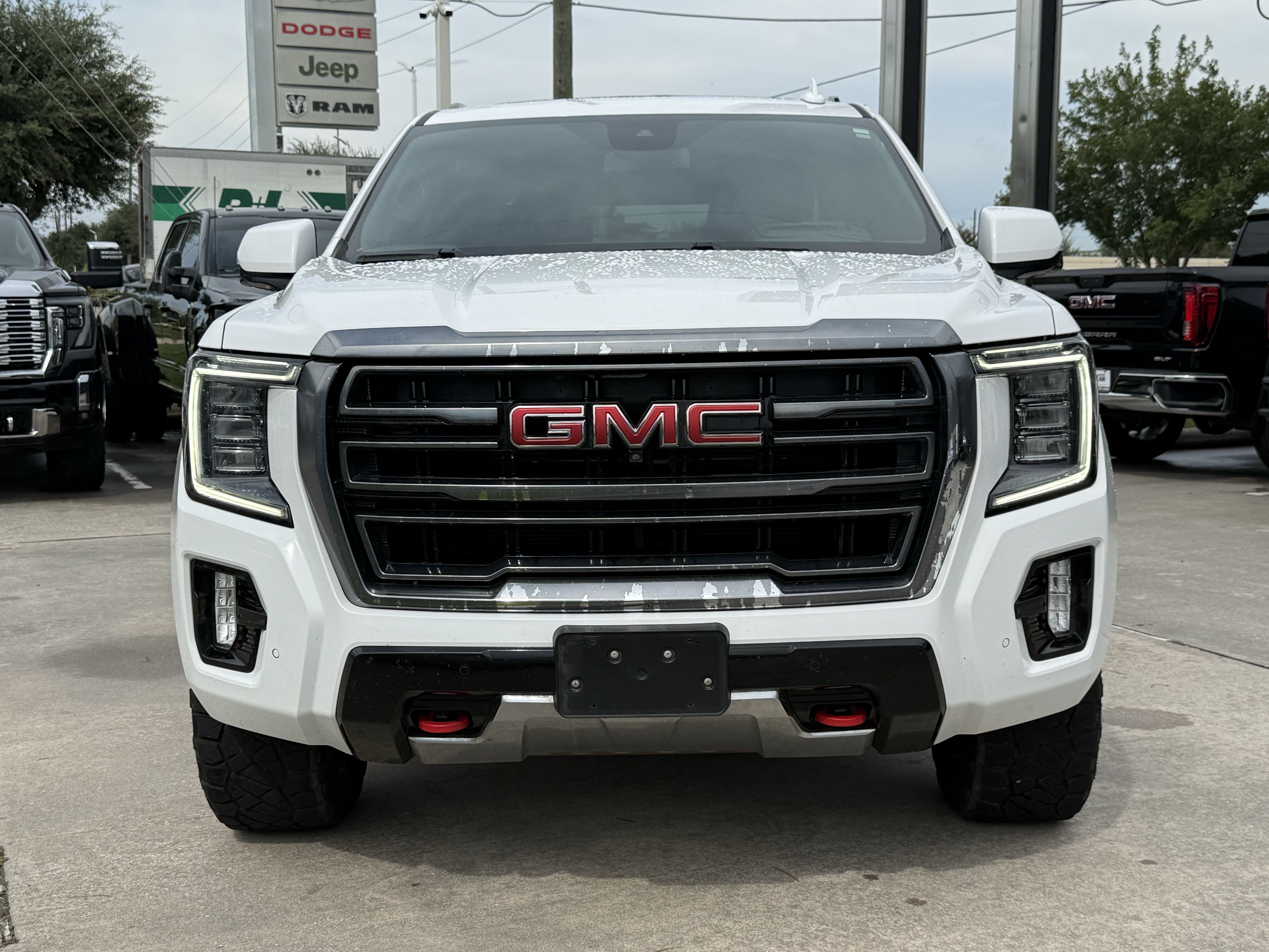 Used 2023 GMC Yukon XL AT4 w/ AT4 Premium Package AWD/4WD image 10